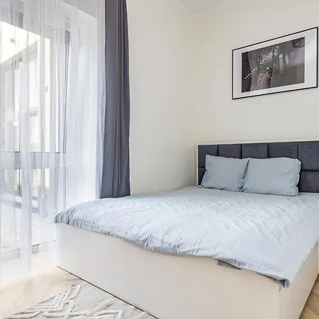 شقة Jaukus Apartamentai Palangoje Su Baseinu