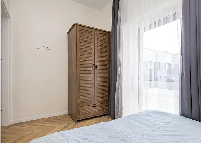 شقة Jaukus Apartamentai Palangoje Su Baseinu بالانغا