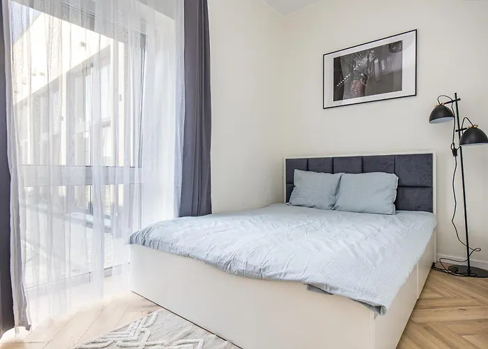 شقة Jaukus Apartamentai Palangoje Su Baseinu